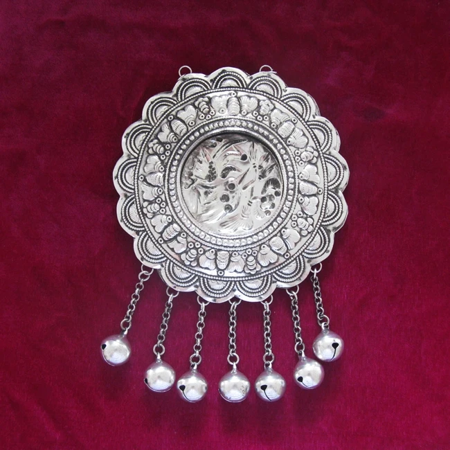 Guizhou Miao jewelry handmade Miao silver diy accessories necklace pendant sweater chain supporting the empty tray
Guizhou Miao jewelry handmade Miao silver diy accessories necklace pendant sweater chain supporting the empty tray