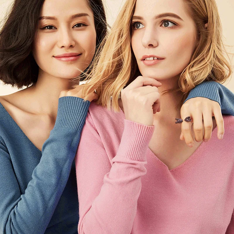 2019 spring new V-neck simple cashmere sweater head long sleeve solid color sweater female loose short knit wool bottoming shirt
2019 spring new V-neck simple cashmere sweater head long sleeve solid color sweater female loose short knit wool bottoming shirt