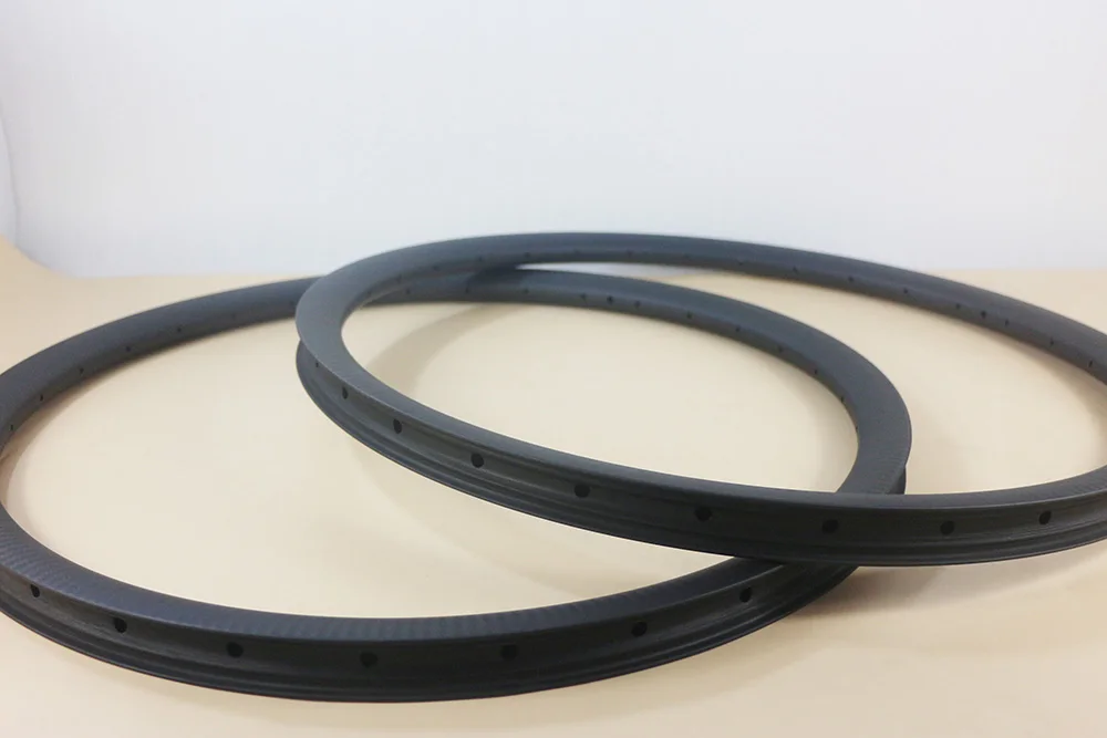 27.5er MTB XC carbon rims 30 x 30mm hookless 650b 32 holes CrossCountry bike carbone wheels super light 3k twill matte Tubeless
27.5er MTB XC carbon rims 30 x 30mm hookless 650b 32 holes CrossCountry bike carbone wheels super light 3k twill matte Tubeless