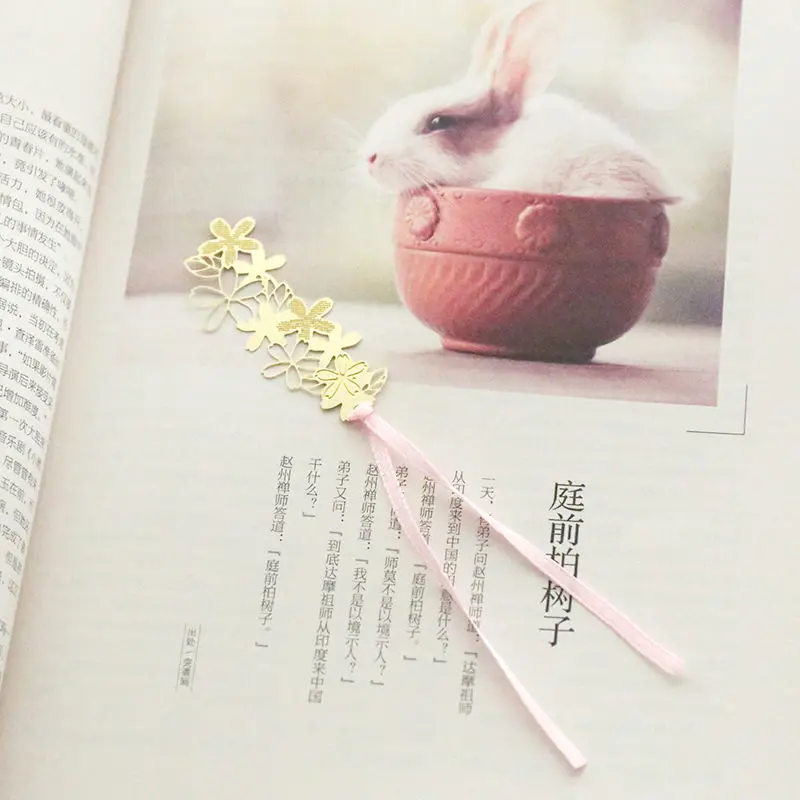 Coloffice Lovely Cherry Blossoms Series Chinese Style Hollow Bookmark Creative Metal Small Mini Brass Bookmark Book Folder 1PC
Coloffice Lovely Cherry Blossoms Series Chinese Style Hollow Bookmark Creative Metal Small Mini Brass Bookmark Book Folder 1PC