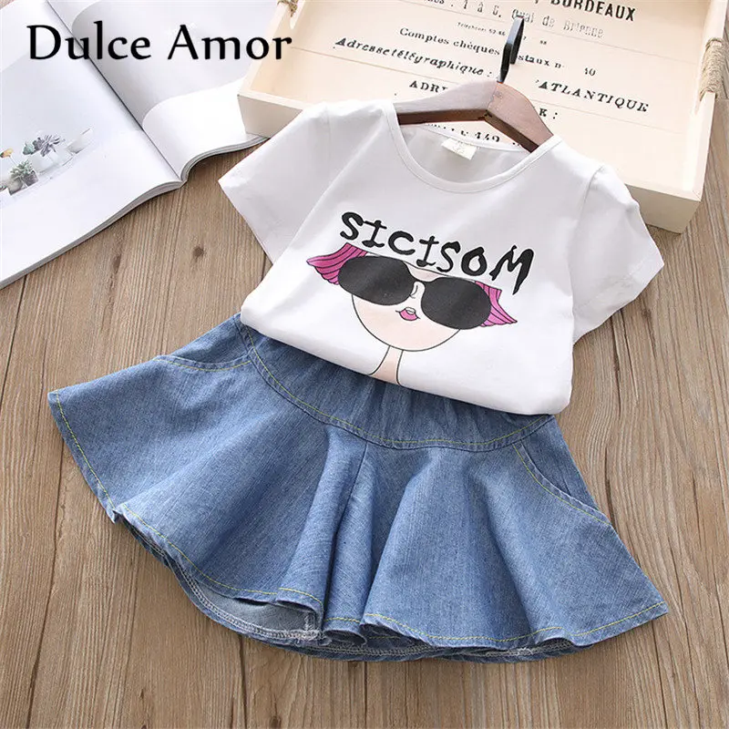 Комплект одежды для девочек Dulce Amor, модная летняя футболка с мультяшным принтом для девочек + джинсовая плиссированная юбка, 2 шт., детская од...
Комплект одежды для девочек Dulce Amor, модная летняя футболка с мультяшным принтом для девочек + джинсовая плиссированная юбка, 2 шт., детская од...
