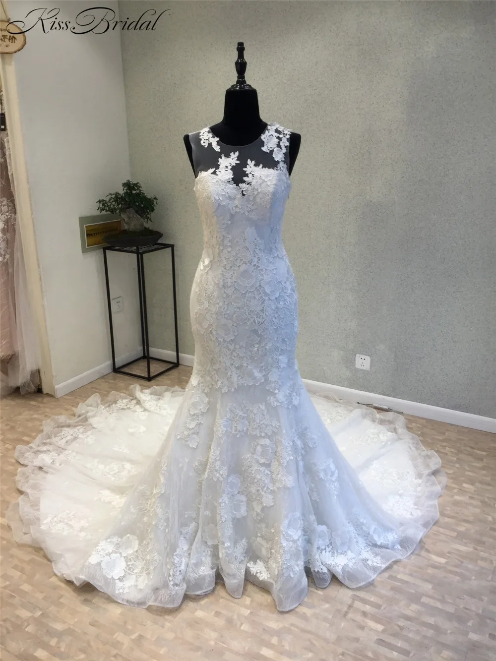 Vestido de noiva sereia, новинка 2018, кружевное длинное свадебное платье с аппликацией из тюля с круглым вырезом без рукавов
Vestido de noiva sereia, новинка 2018, кружевное длинное свадебное платье с аппликацией из тюля с круглым вырезом без рукавов