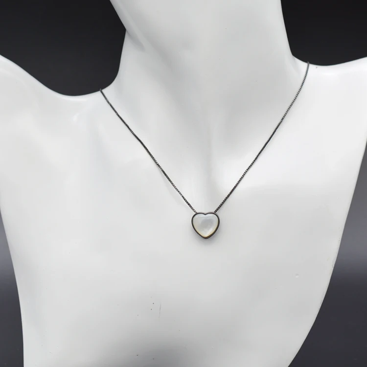 Natural Pearl Shell Jewelry Suitable For Women Wearing 18k Gold Love Necklace And Black Gold Love Necklace Noble Temperament
Natural Pearl Shell Jewelry Suitable For Women Wearing 18k Gold Love Necklace And Black Gold Love Necklace Noble Temperament