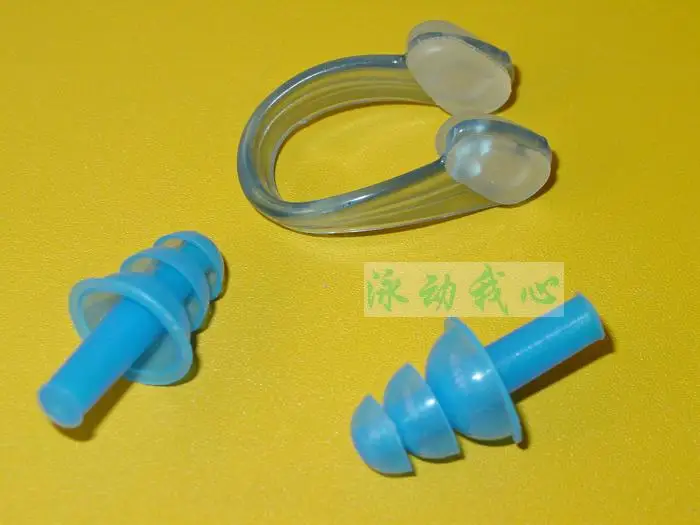 Swimming soft and comfortable earplugs + nose clip swimming nose clip earplug suit swimming essential
Swimming soft and comfortable earplugs + nose clip swimming nose clip earplug suit swimming essential