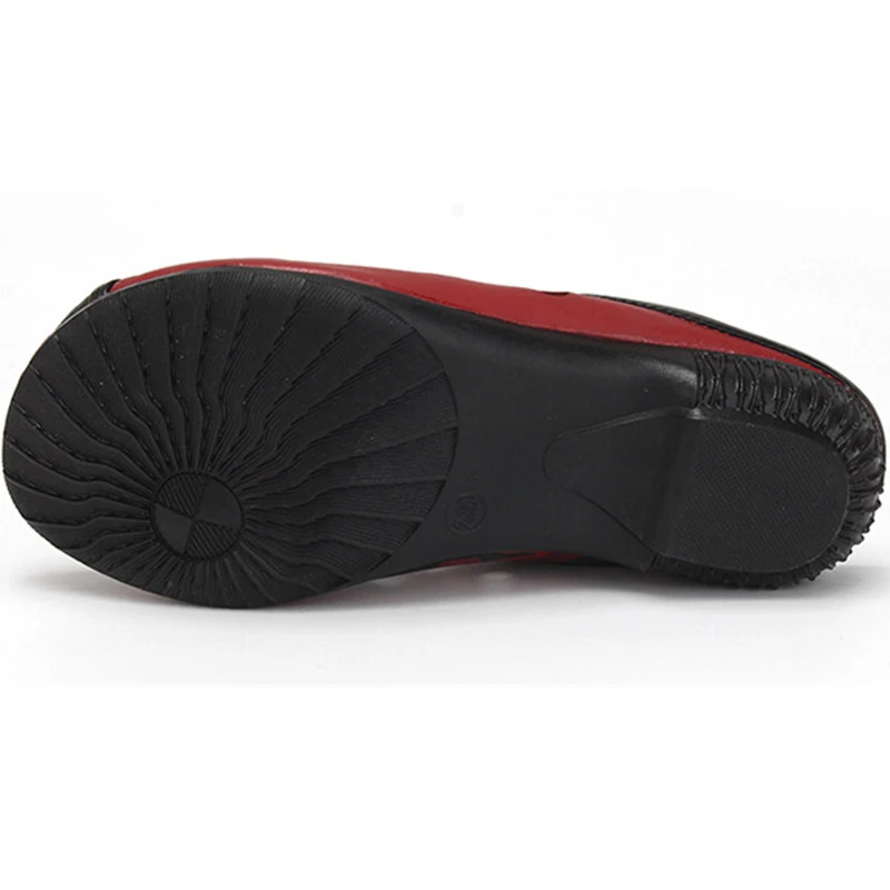 TIMETANG 2018 Summer Slippers Genuine Leather Shoes Women Slides Cut Out Handmade Comfortable Women Flat Sandals
TIMETANG 2018 Summer Slippers Genuine Leather Shoes Women Slides Cut Out Handmade Comfortable Women Flat Sandals