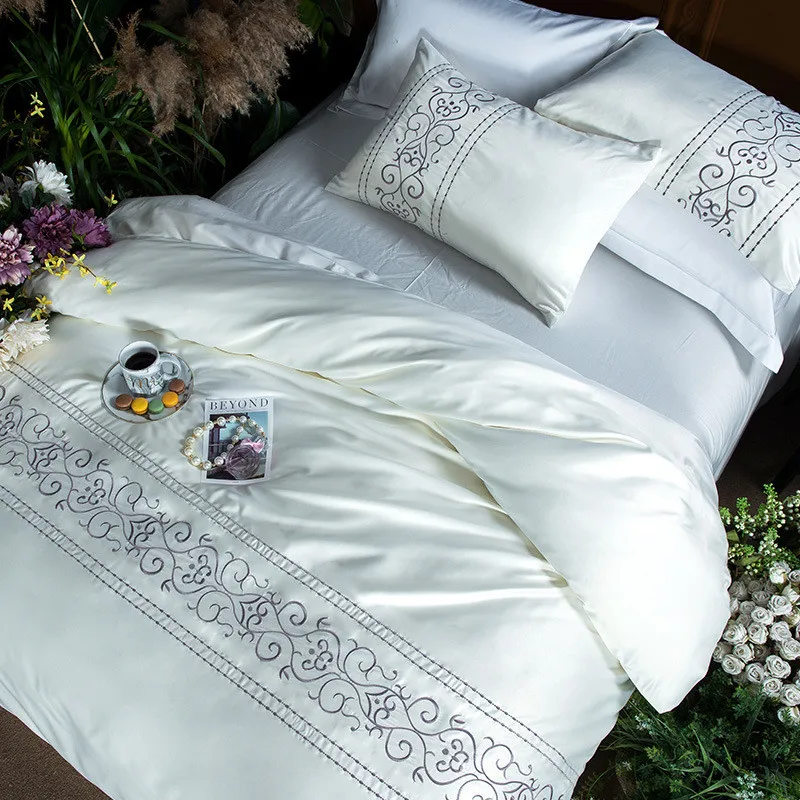 White Silver Luxury Embroidery Bedding Set 4pcs AB Side Silky Smooth Include Duvet Cover Sheet 2 Pillowcase Home Textile
White Silver Luxury Embroidery Bedding Set 4pcs AB Side Silky Smooth Include Duvet Cover Sheet 2 Pillowcase Home Textile