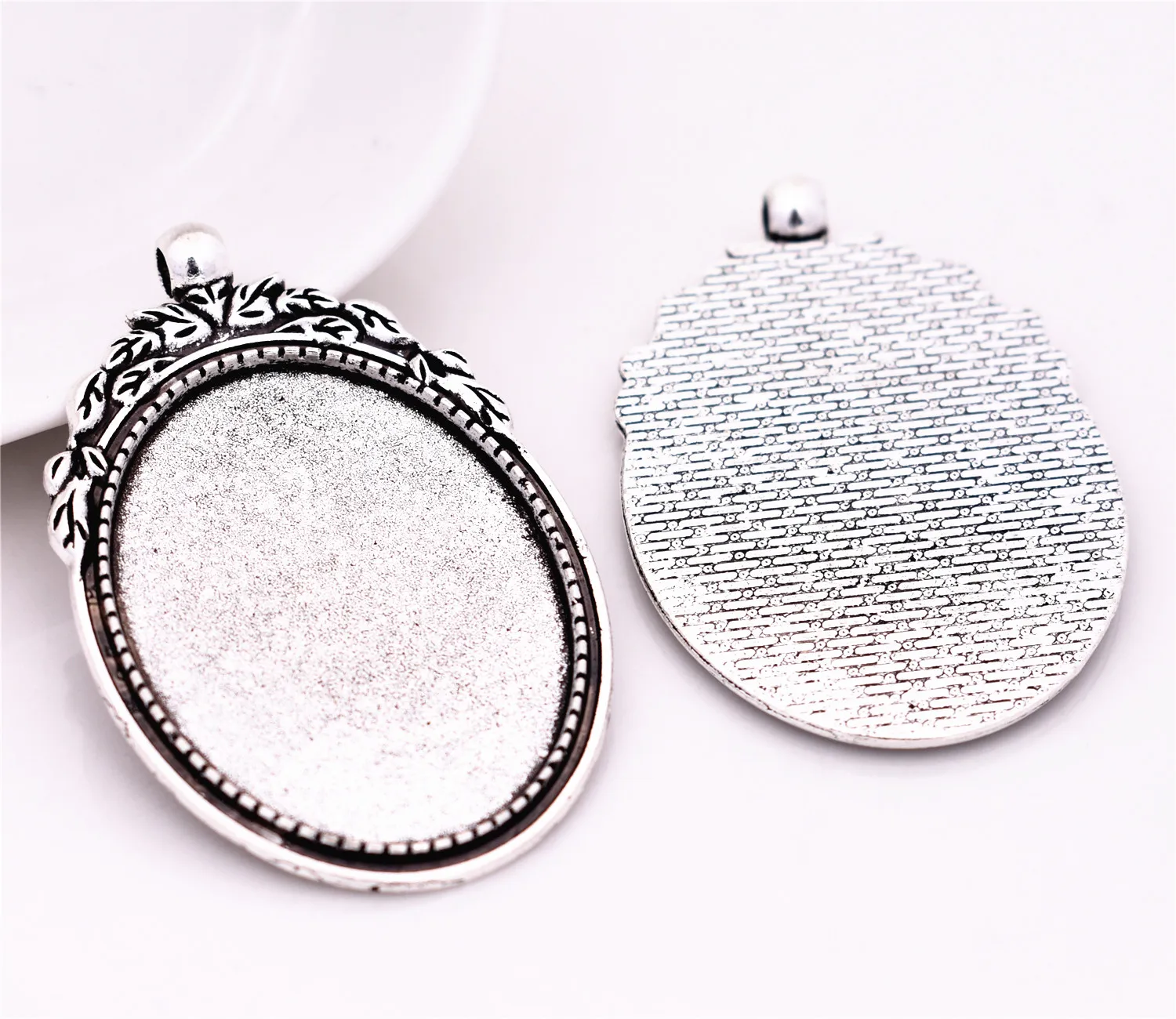 4pcs 30x40mm Inner Size Antique Silver Plated Simple Style Cabochon Base Cameo Setting Charms Pendant-A1-07
4pcs 30x40mm Inner Size Antique Silver Plated Simple Style Cabochon Base Cameo Setting Charms Pendant-A1-07