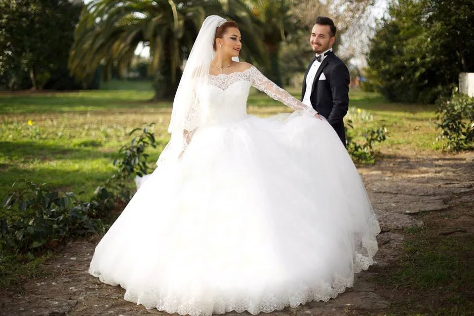 Vestido De Novia Casamento Ball Gown Wedding Dresses Boat Neck Applique Bridal Gown abiti da sposa Robe De Mariage
Vestido De Novia Casamento Ball Gown Wedding Dresses Boat Neck Applique Bridal Gown abiti da sposa Robe De Mariage