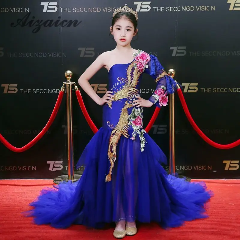Luxury Royal Blue Embroidery Cheongsam Sexy One Shoulder Flower Girl Chinese Evening Dress Trailing Tassel Appliques Prom Gowns
Luxury Royal Blue Embroidery Cheongsam Sexy One Shoulder Flower Girl Chinese Evening Dress Trailing Tassel Appliques Prom Gowns