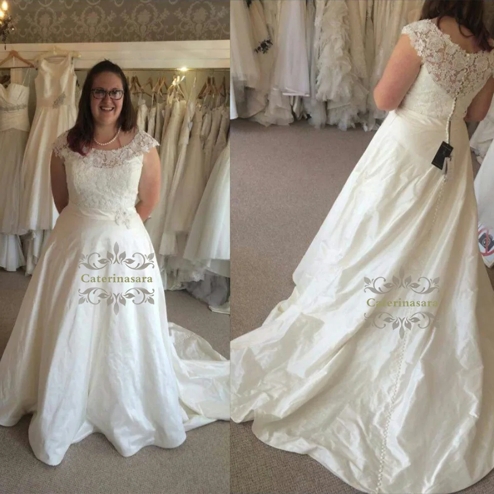Ball Gown Scoop Neck Chapel Train Lace Over Taffeta Wedding Dress Made-To-Measure Bride Gowns with Appliques for Plus Size Women
Ball Gown Scoop Neck Chapel Train Lace Over Taffeta Wedding Dress Made-To-Measure Bride Gowns with Appliques for Plus Size Women
