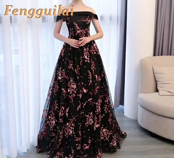 Luxury Dress New 2019 Fashion Designer New Elegant Flower Embroidery Appliques Black Mesh Slim Women Vintage Long Dress
Luxury Dress New 2019 Fashion Designer New Elegant Flower Embroidery Appliques Black Mesh Slim Women Vintage Long Dress