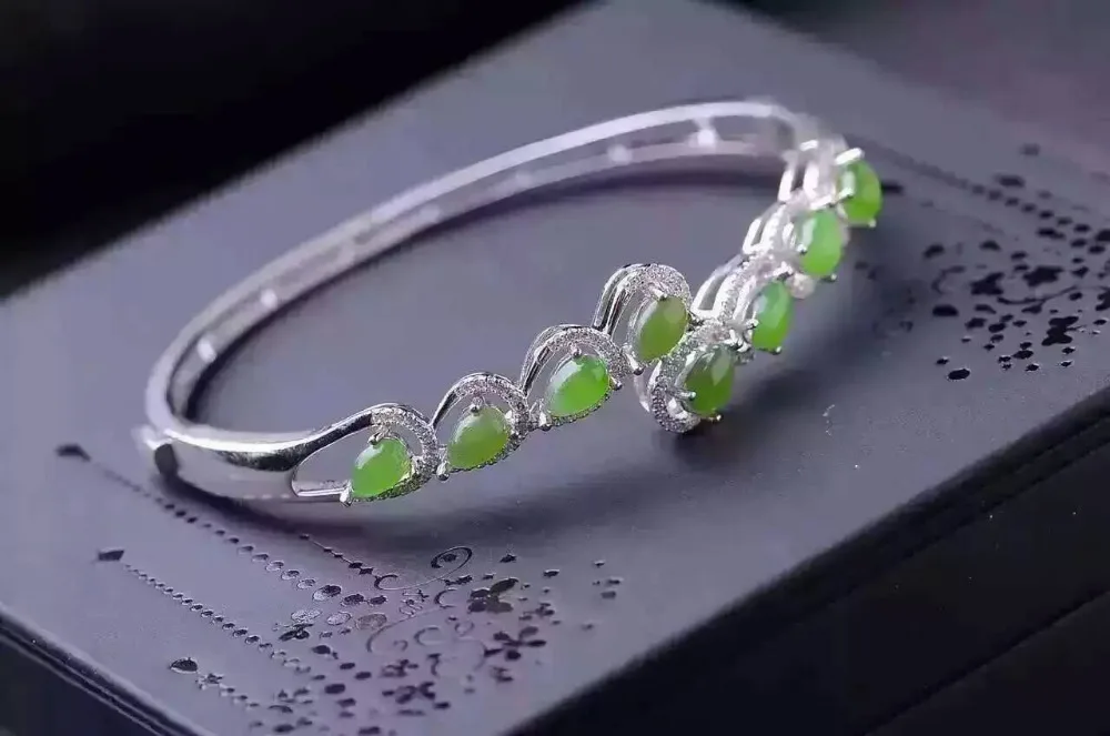 Luxurious across Water drop natural green diopside gem bangles natural gemstone Bracelet S925 silver woman party fine jewelery
Luxurious across Water drop natural green diopside gem bangles natural gemstone Bracelet S925 silver woman party fine jewelery