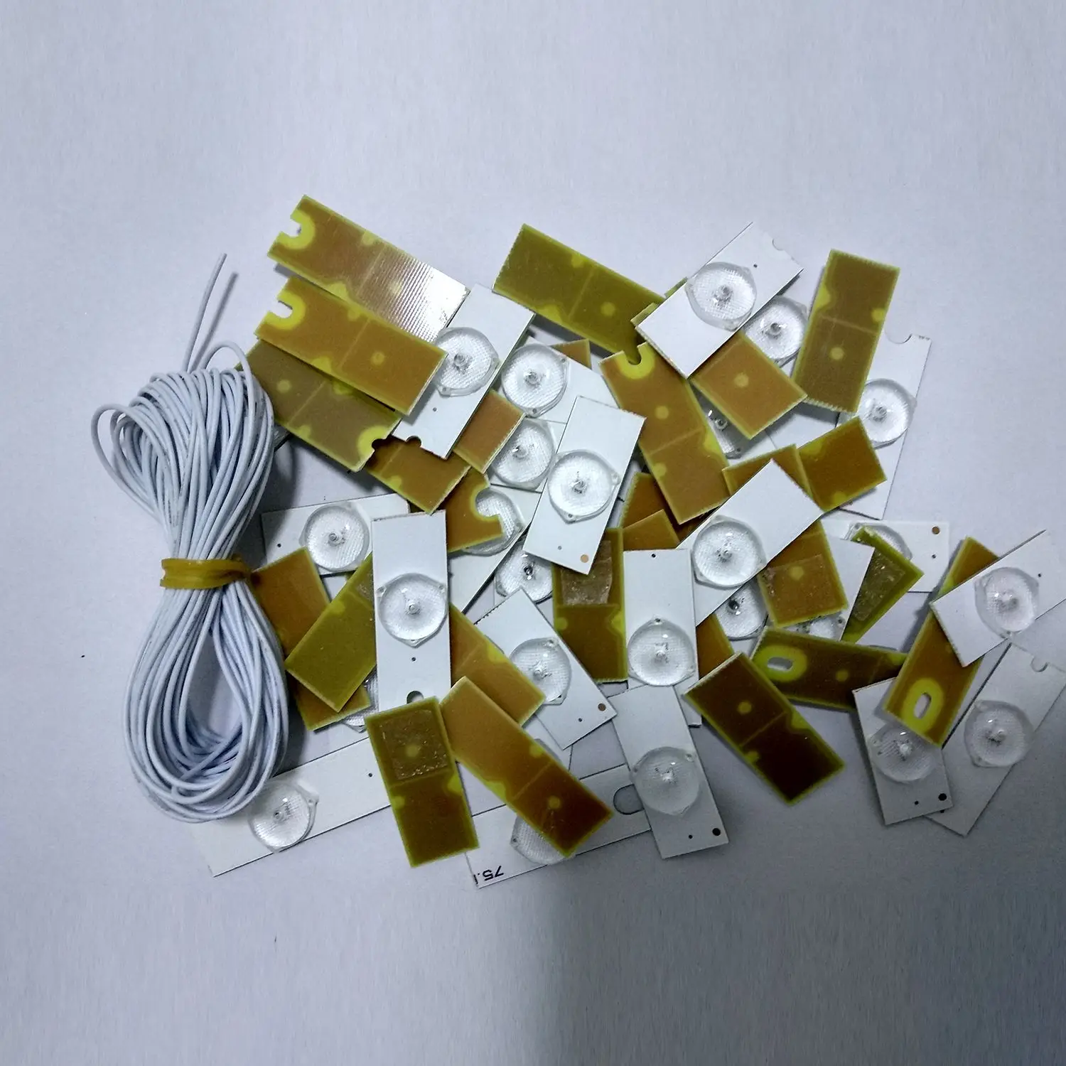 Лампы 3 в SMD с оптической линзой для ремонта светодиодных телевизоров 32-65 дюймов (20 шт., 3 в с кабелем)
Лампы 3 в SMD с оптической линзой для ремонта светодиодных телевизоров 32-65 дюймов (20 шт., 3 в с кабелем)