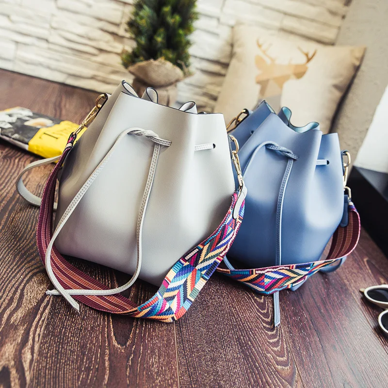 Women Bags 2017 New Colorful Strap Drawstring Bucket Bags Small Cross-body Bag Fashion Trend Brief Shoulder Bag for Girls
Women Bags 2017 New Colorful Strap Drawstring Bucket Bags Small Cross-body Bag Fashion Trend Brief Shoulder Bag for Girls