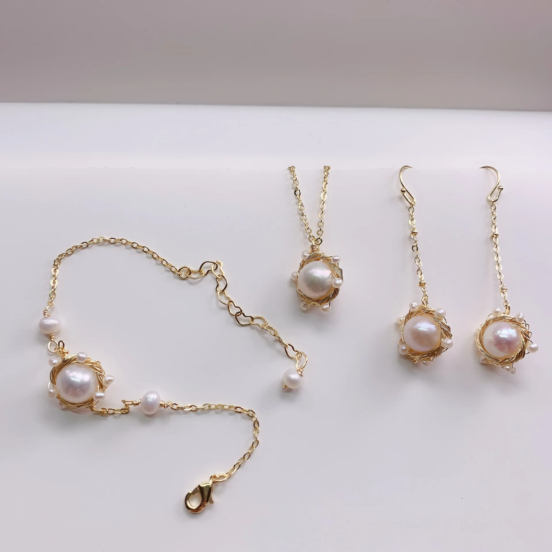Natural Freshwater Pearl Beaded Necklace Earrings Set Fashion Gold Kids Ladies Jewelry Set Bracele Brides Conjunto de Colares
Natural Freshwater Pearl Beaded Necklace Earrings Set Fashion Gold Kids Ladies Jewelry Set Bracele Brides Conjunto de Colares