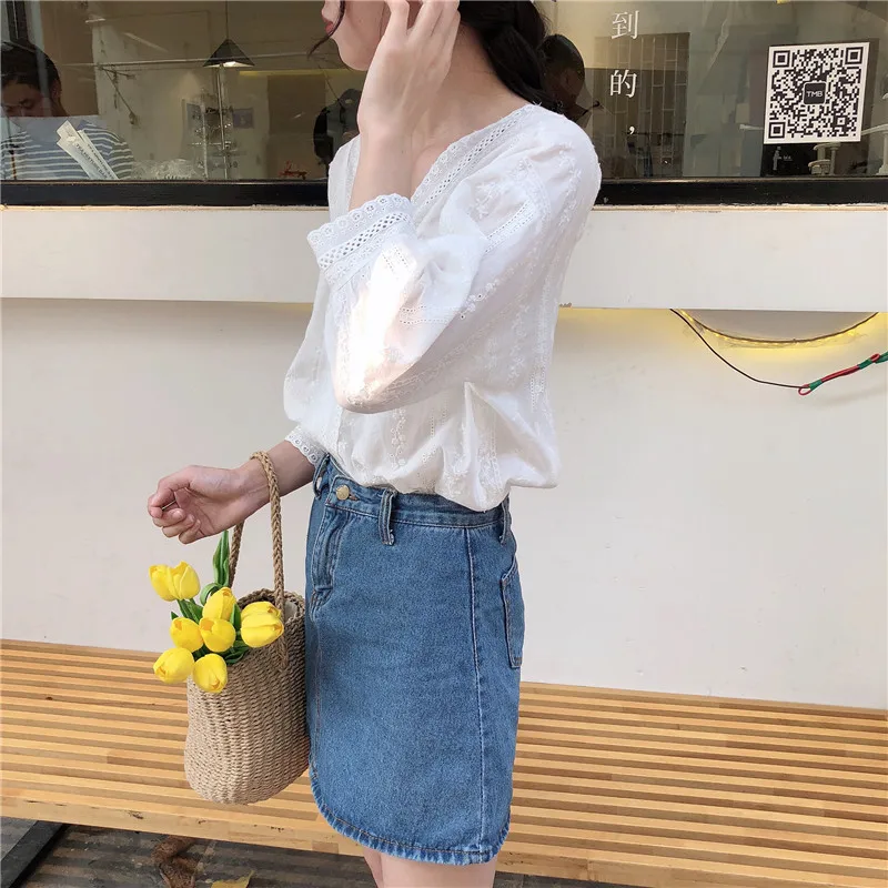 Women Spring Temperament Blouse Shirts Chic Loose Nine Quarter V Neck Hollow Out Lace Cotton Tops Female All Match Casual Blusas
Women Spring Temperament Blouse Shirts Chic Loose Nine Quarter V Neck Hollow Out Lace Cotton Tops Female All Match Casual Blusas