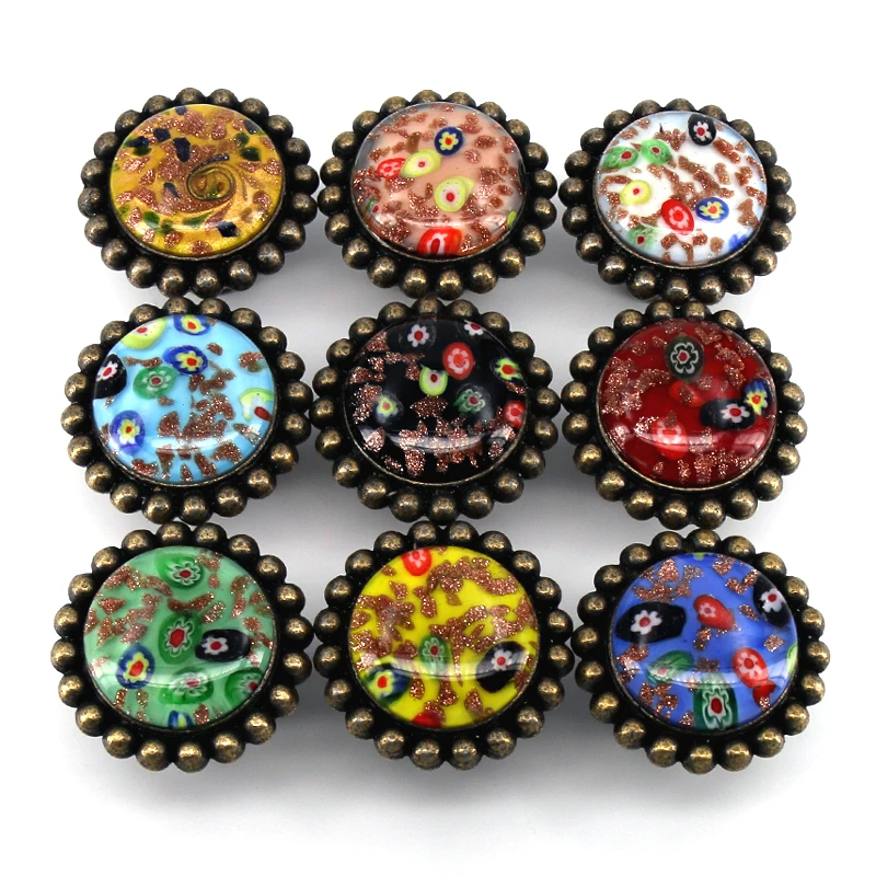 1x Vintage Decorative Hand Blown Glass Cupboard Door Knob Round Dresser drawer pull with antiqued bronze hardware
1x Vintage Decorative Hand Blown Glass Cupboard Door Knob Round Dresser drawer pull with antiqued bronze hardware