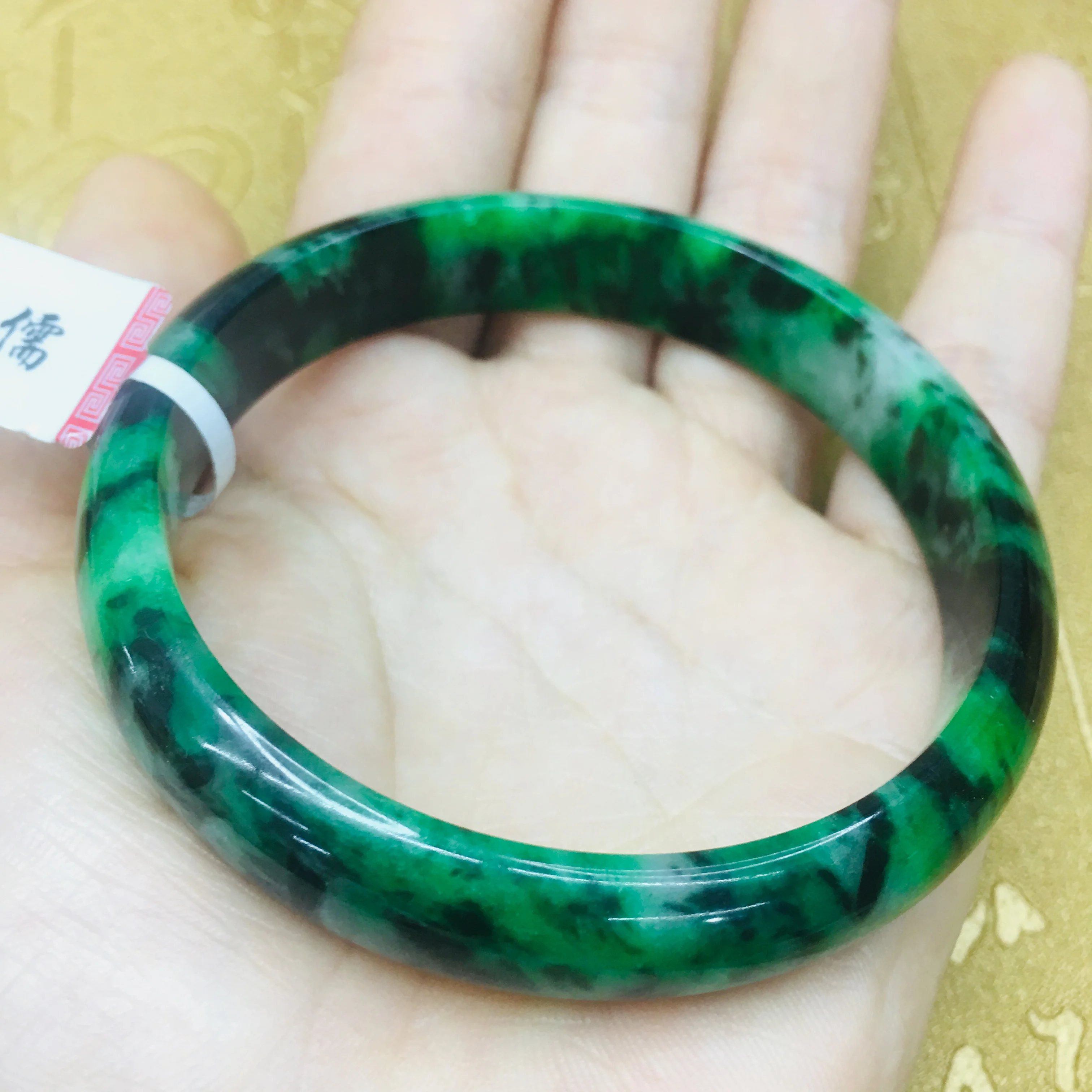Send certificate natural Jadeite bracelets carved dark green 54-61mm two-color female princess jade bracelet jewelry gifts
Send certificate natural Jadeite bracelets carved dark green 54-61mm two-color female princess jade bracelet jewelry gifts