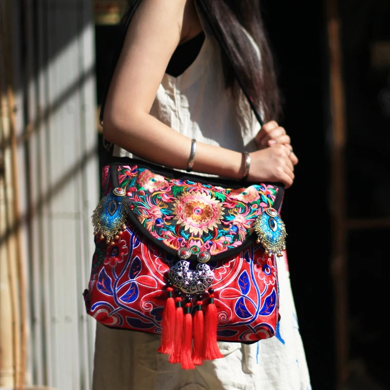 New arrival Hmong embroidered Women handbag Ethnic handmade tassel silver lock shoulder bags Vintage casual canvas travel bags
New arrival Hmong embroidered Women handbag Ethnic handmade tassel silver lock shoulder bags Vintage casual canvas travel bags