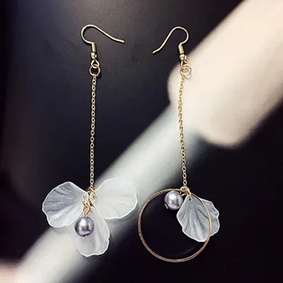 New ear hook female flowers long tassel earrings asymmetric eardrop joker character
New ear hook female flowers long tassel earrings asymmetric eardrop joker character