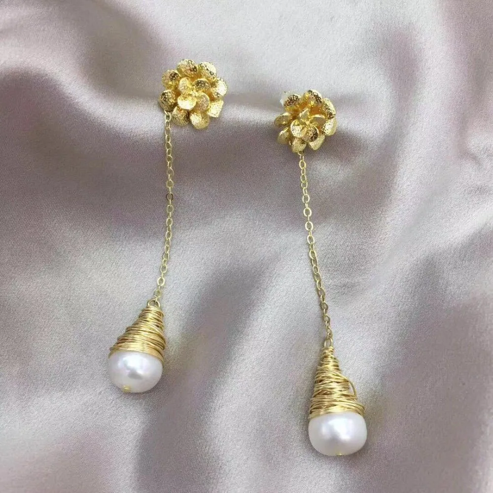 Gold Natural Pearl Long Earrings Light Luxury Hand-wound Temperament Jewelry Wild Personality Jewelry Pendientes Largos Ligeros
Gold Natural Pearl Long Earrings Light Luxury Hand-wound Temperament Jewelry Wild Personality Jewelry Pendientes Largos Ligeros