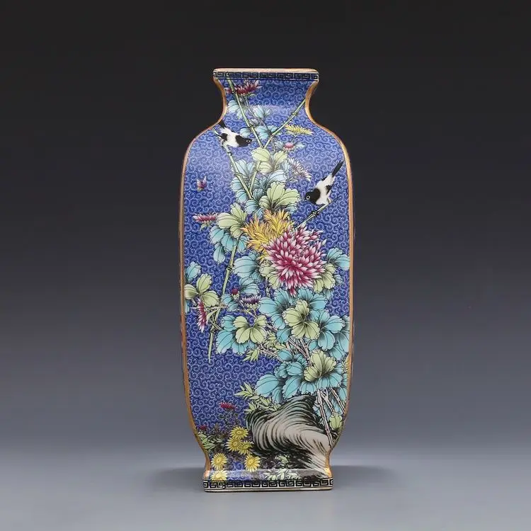 Qing Dynasty Qianlong год mark эмаль цветок и птица квадратная большая ваза антикварный фарфор старинная фарфоровая коллекция
Qing Dynasty Qianlong год mark эмаль цветок и птица квадратная большая ваза антикварный фарфор старинная фарфоровая коллекция