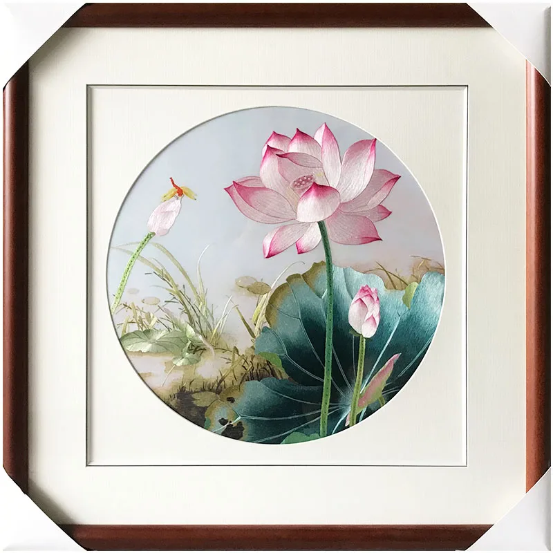 Suzhou embroidery embroidery painting finished lotus living room painting bedroom porch hanging painting decoration
Suzhou embroidery embroidery painting finished lotus living room painting bedroom porch hanging painting decoration