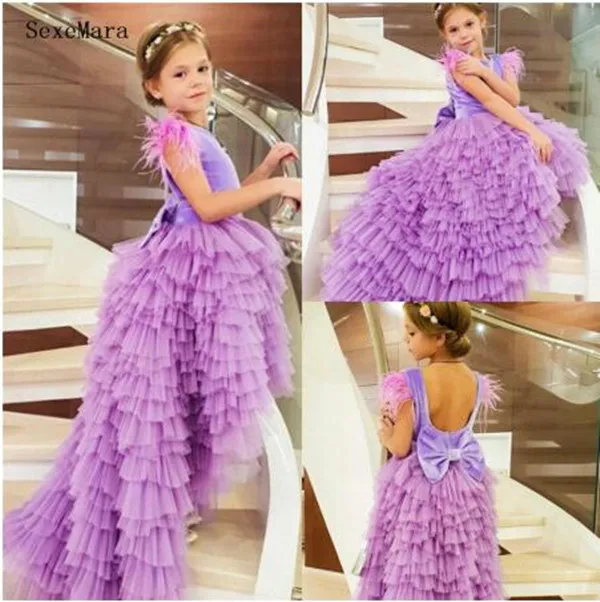 High Low Lavender Tulle Flower Girl Dress For Wedding with Bow Feathers Tiered Girls Pageant Gowns Vestidos
High Low Lavender Tulle Flower Girl Dress For Wedding with Bow Feathers Tiered Girls Pageant Gowns Vestidos