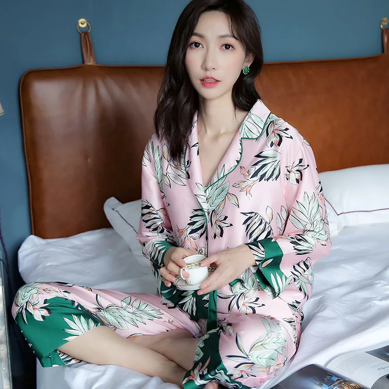 Pajamas Women Sleepwear Spring Autumn Long-sleeved Trousers Autumn Homewear Suit Ladies Loose Sweet Two-piece Pajama set 2019
Pajamas Women Sleepwear Spring Autumn Long-sleeved Trousers Autumn Homewear Suit Ladies Loose Sweet Two-piece Pajama set 2019