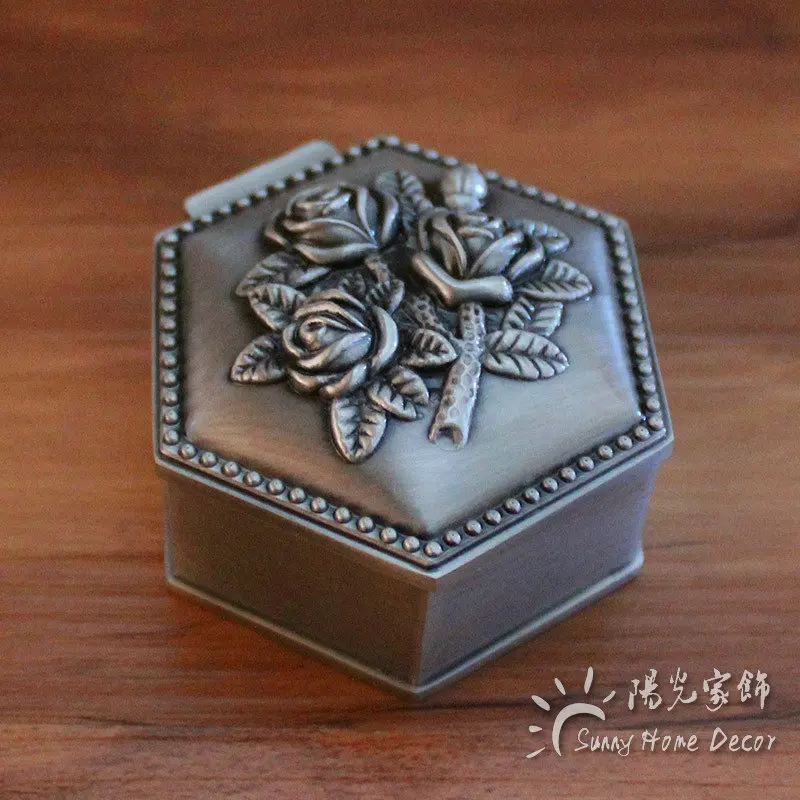SMALL Size Ring Box Trinket Case Vintage Flower Carved Hexagon Design Zinc-alloy Metal Jewelry Box Gift Box
SMALL Size Ring Box Trinket Case Vintage Flower Carved Hexagon Design Zinc-alloy Metal Jewelry Box Gift Box