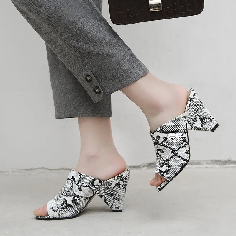MoonMeek big size 34-44 fashion summer new shoes woman thck high heels shoes women elegant prom sandals women 2020
MoonMeek big size 34-44 fashion summer new shoes woman thck high heels shoes women elegant prom sandals women 2020