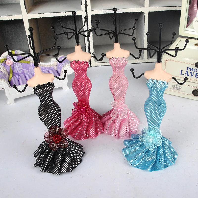 1PC European Princess Fishtail Skirt Bra Model Jewelry Frame Necklace Earrings Jewelry Rack Hanging Display Stand JL 099
1PC European Princess Fishtail Skirt Bra Model Jewelry Frame Necklace Earrings Jewelry Rack Hanging Display Stand JL 099