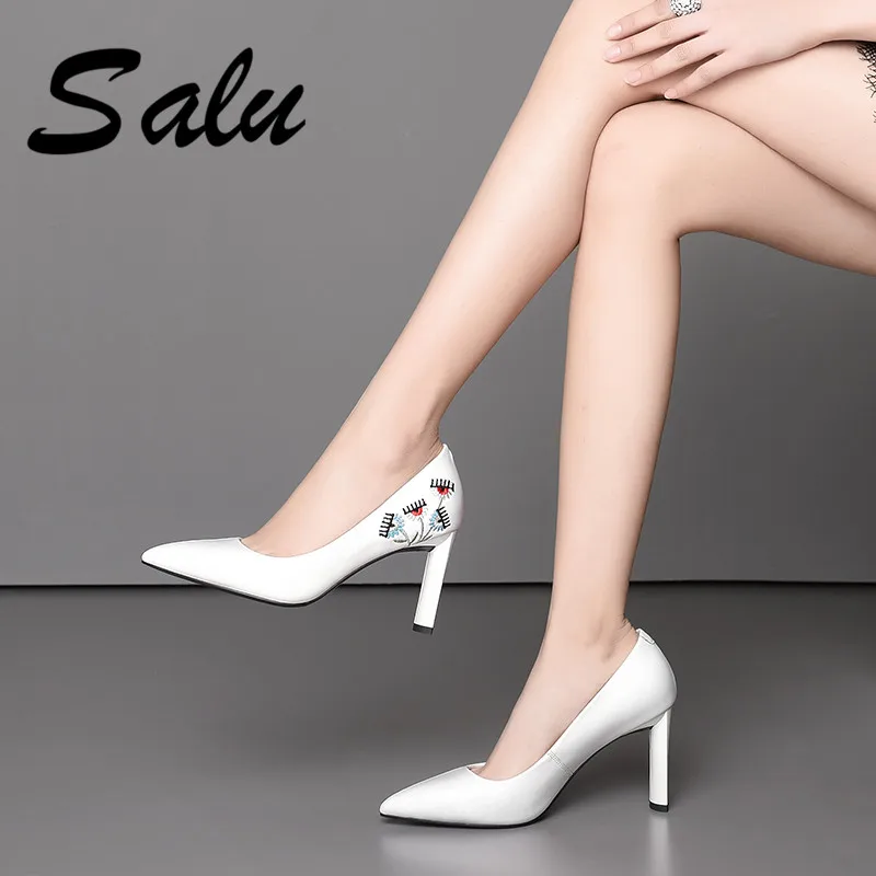 Salu 2020 Genuine leather Women Pumps Patchwor Wedding Shoes Sandals Slip on square High Heels Pointed Toe Shoes Women
Salu 2020 Genuine leather Women Pumps Patchwor Wedding Shoes Sandals Slip on square High Heels Pointed Toe Shoes Women