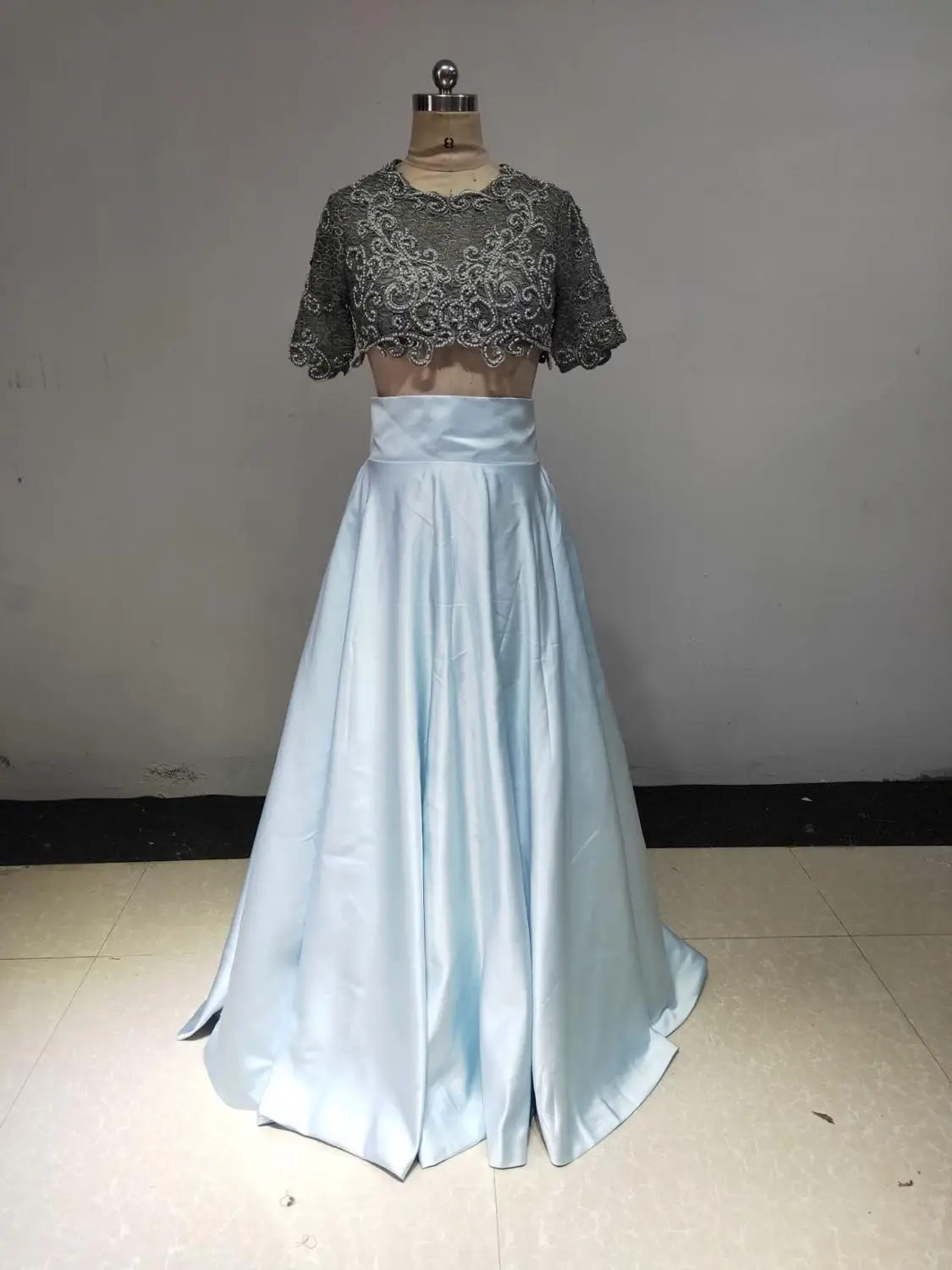 O-Neck A Line half sleeve Soluble lace Pearls Beaded Light blue Satin Custom Made Two piece suit Evening Dresses
O-Neck A Line half sleeve Soluble lace Pearls Beaded Light blue Satin Custom Made Two piece suit Evening Dresses