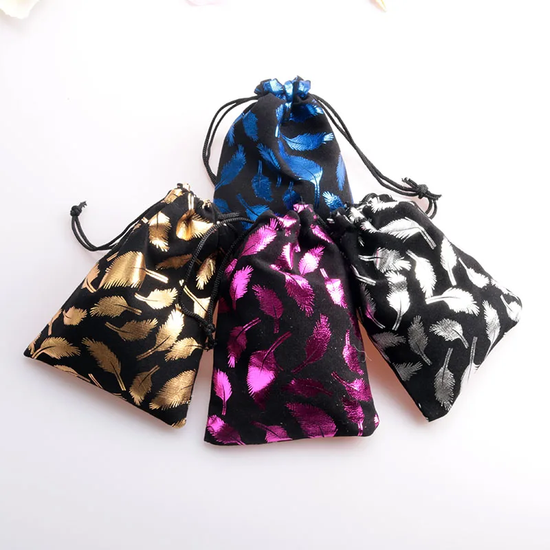 Hot Sale 100pcs 8x10cm/10x14cm Feather Print Velvet Gift Bag Wedding Decoration Small jewelry Candy Gift Packaging Bags Pouches
Hot Sale 100pcs 8x10cm/10x14cm Feather Print Velvet Gift Bag Wedding Decoration Small jewelry Candy Gift Packaging Bags Pouches