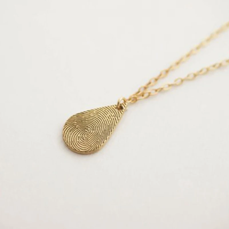 Teardrop Fingerprint Necklace Dainty Fingerprint Pendant Loved One's Fingerprints Jewelry Memorial Gifts Mother's Gift
Teardrop Fingerprint Necklace Dainty Fingerprint Pendant Loved One's Fingerprints Jewelry Memorial Gifts Mother's Gift