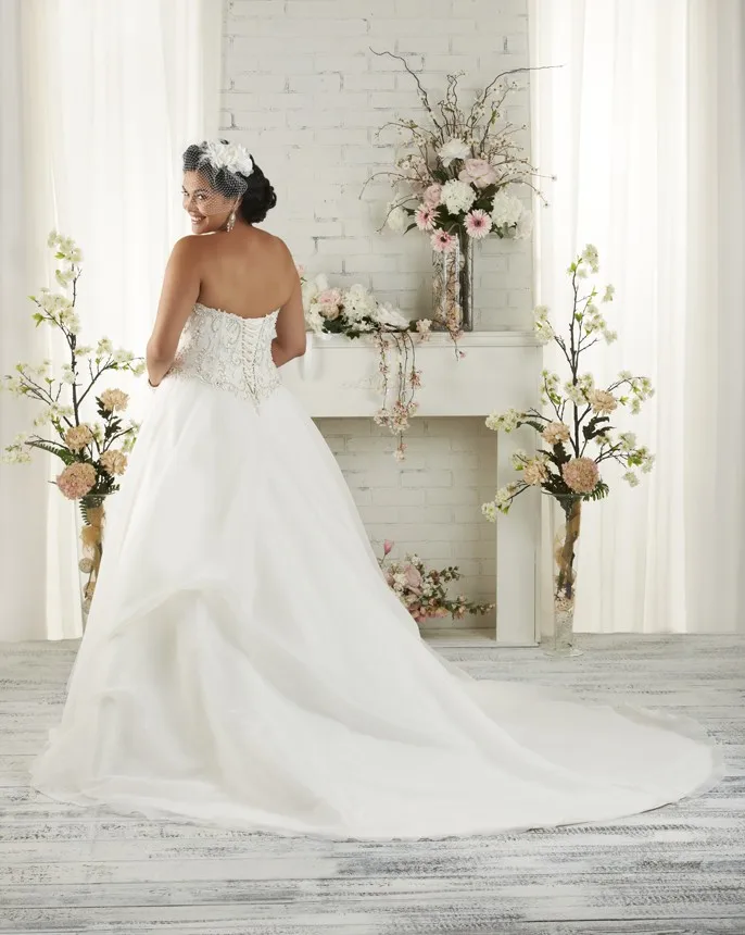 Plus size Wedding Dresses romantic sweetheart sleeveless beaded embroidery ivory VESTIDO DE NOIVA robe de mariage HS708
Plus size Wedding Dresses romantic sweetheart sleeveless beaded embroidery ivory VESTIDO DE NOIVA robe de mariage HS708