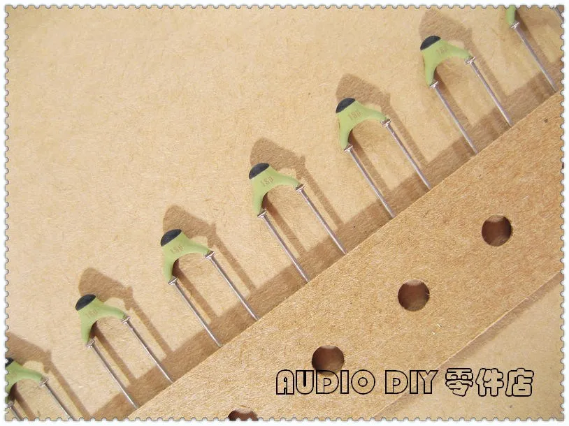 20pcs/100pcs Phili 689 series 18pF 100V 100V18pF 2% NP0 silver film ceramic capacitor
20pcs/100pcs Phili 689 series 18pF 100V 100V18pF 2% NP0 silver film ceramic capacitor