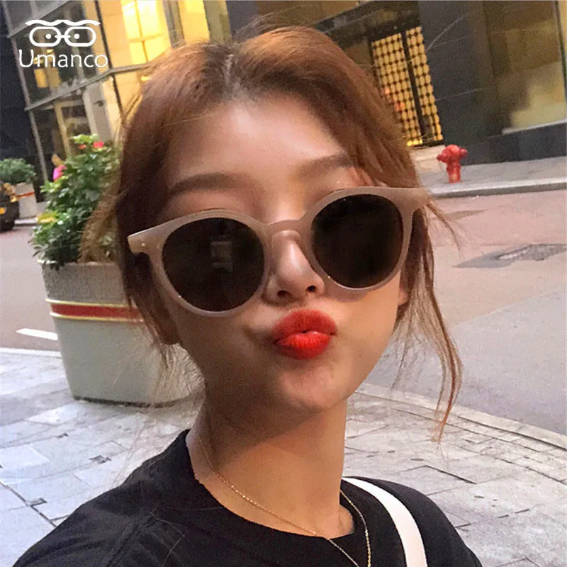 Umanco 2021 New Trendy Cat Eyes Sunglasses For Women Men PC Frame AC Lens Retro Designer Brand Accessories Beach Travel Gifts
Umanco 2021 New Trendy Cat Eyes Sunglasses For Women Men PC Frame AC Lens Retro Designer Brand Accessories Beach Travel Gifts
