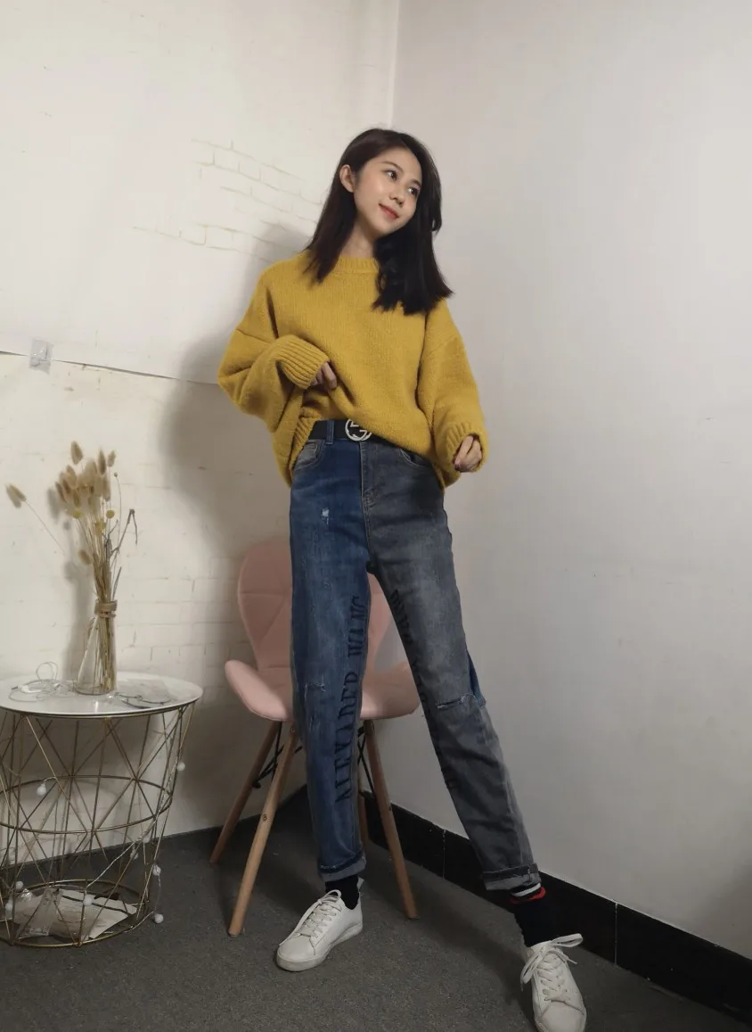 2019 spring and summer new loose stitching jeans women letter embroidery harem pants H275
2019 spring and summer new loose stitching jeans women letter embroidery harem pants H275