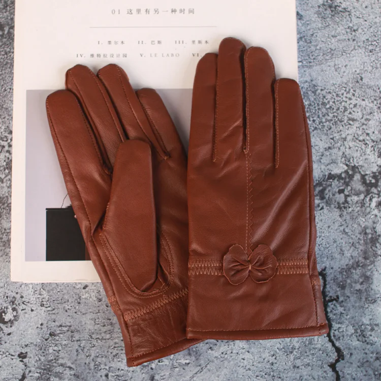 New Fashion sheepskin Leather glove ladies gloves Winter slim velvet warm Fur Glove bow Women Mittens
New Fashion sheepskin Leather glove ladies gloves Winter slim velvet warm Fur Glove bow Women Mittens