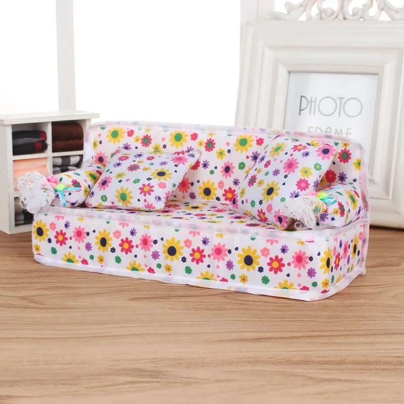 Hot Sale Fashion Mini Furniture Flower Sofa 20cm Couch + 2 Cushions For Doll House Accessories
Hot Sale Fashion Mini Furniture Flower Sofa 20cm Couch + 2 Cushions For Doll House Accessories