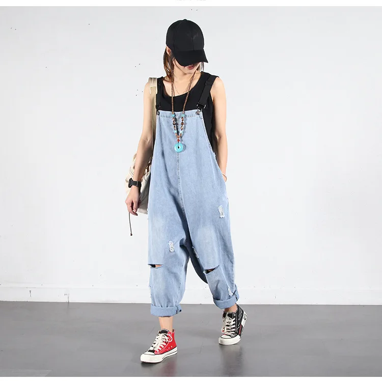 Female Simple Light Blue Cowgirl Hole Sling Jumpsuit Loose Pants Comfortable Harem Harem Suspenders Jeans
Female Simple Light Blue Cowgirl Hole Sling Jumpsuit Loose Pants Comfortable Harem Harem Suspenders Jeans