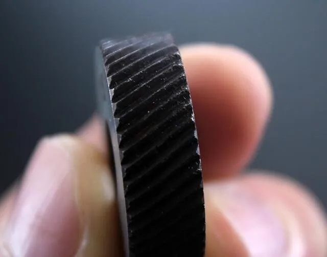 2PCS High Speed Steel 0.6mm/0.8mm/1.0mm/1.2mm/1.5mm/1.8mm/2.0mm Pitch Tool Diagonal Coarse Knurl Wheel Knurling Roller 26x8x8mm 
2PCS High Speed Steel 0.6mm/0.8mm/1.0mm/1.2mm/1.5mm/1.8mm/2.0mm Pitch Tool Diagonal Coarse Knurl Wheel Knurling Roller 26x8x8mm