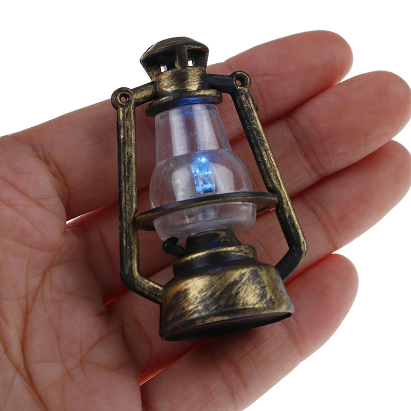 Масляная лампа в ретро стиле, кукольный домик, Миниатюрная игрушка, 1:12, весы, кухонные аксессуары для гостиной
Масляная лампа в ретро стиле, кукольный домик, Миниатюрная игрушка, 1:12, весы, кухонные аксессуары для гостиной