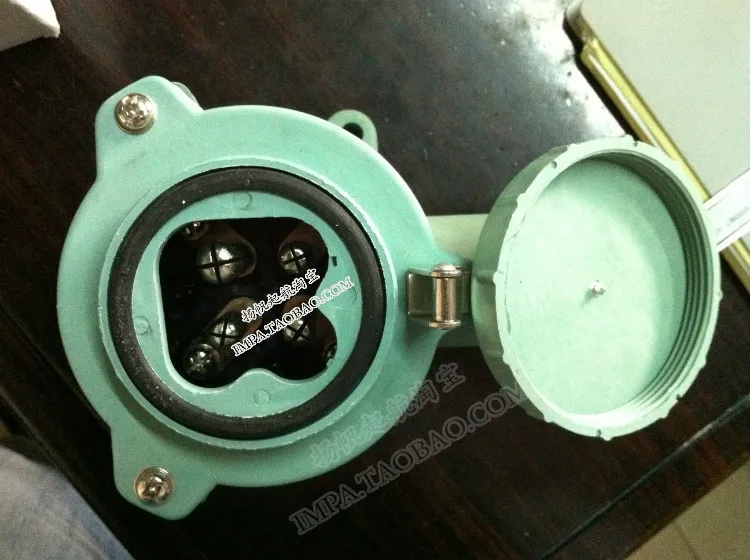 Marine vessel watertight receptacle 15A waterproof synthetic resin 792 807 Z-2MA
Marine vessel watertight receptacle 15A waterproof synthetic resin 792 807 Z-2MA