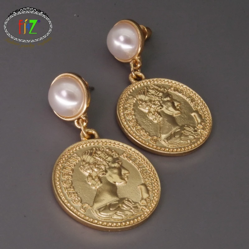 F.J4Z Vintage Pence Coin Earrings for Women Fashion Elizabeth Round Pendant Simulated Pearl Drop Earrings druppel oorbellen
F.J4Z Vintage Pence Coin Earrings for Women Fashion Elizabeth Round Pendant Simulated Pearl Drop Earrings druppel oorbellen
