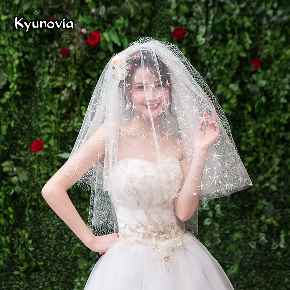 Kyunovia Witty 4 Tier Cut Edge Bridal Veil Gold Veil Bling Bling Starfish Lace Shining with Metal Comb Short Wedding Veil D125
Kyunovia Witty 4 Tier Cut Edge Bridal Veil Gold Veil Bling Bling Starfish Lace Shining with Metal Comb Short Wedding Veil D125