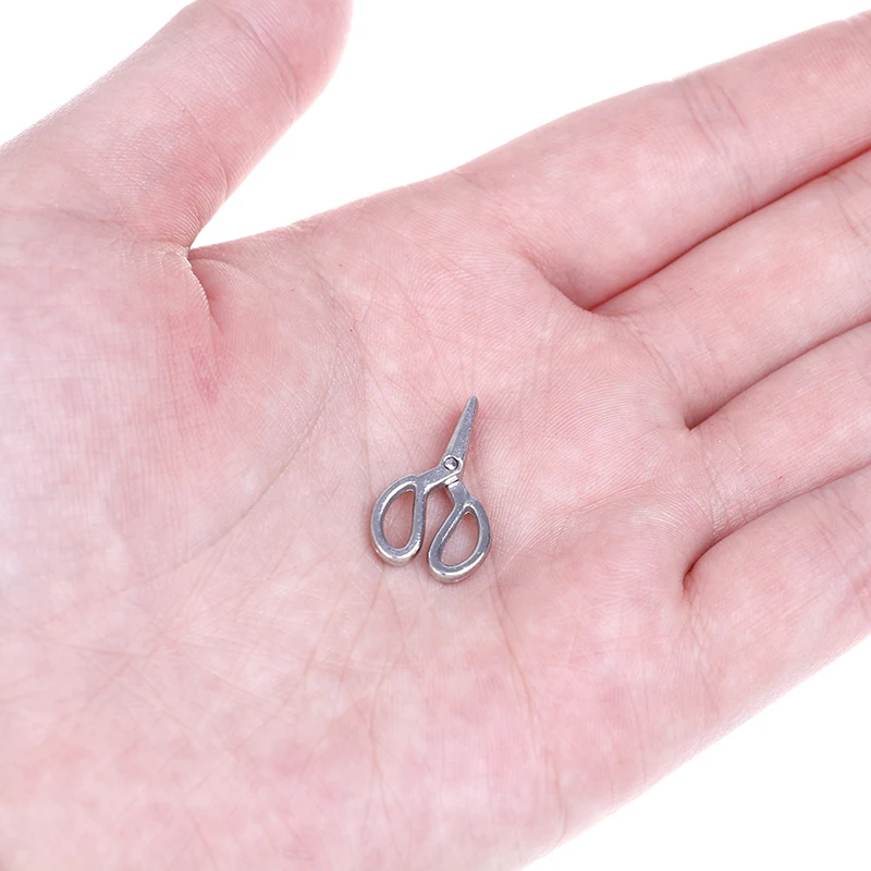 Dolls Accessories Mini Metal Black Scissors Simulation Furniture Shears Model Toys for Doll House Dollhouse Miniature
Dolls Accessories Mini Metal Black Scissors Simulation Furniture Shears Model Toys for Doll House Dollhouse Miniature