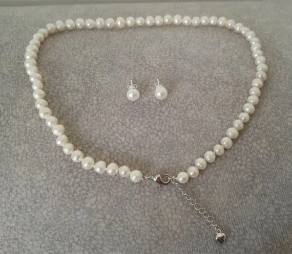 White Color 6-7mm Pearl Jewelry Sets Necklace Earrings Pearl Sets For Women Party Jewelry Wedding Birthday Christmas Gift
White Color 6-7mm Pearl Jewelry Sets Necklace Earrings Pearl Sets For Women Party Jewelry Wedding Birthday Christmas Gift